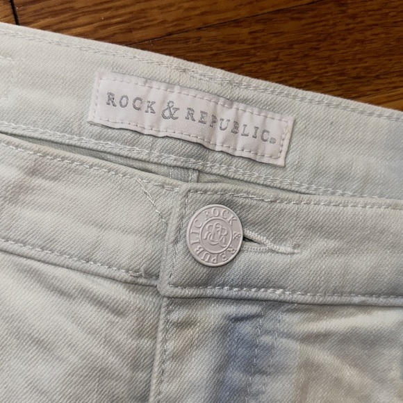Rock & Republic Shorts with Skull detail - Picture 3 of 5
